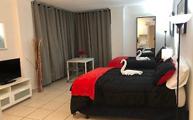 Casablanca On The Beach, Oceanfront Studio Miami Beach